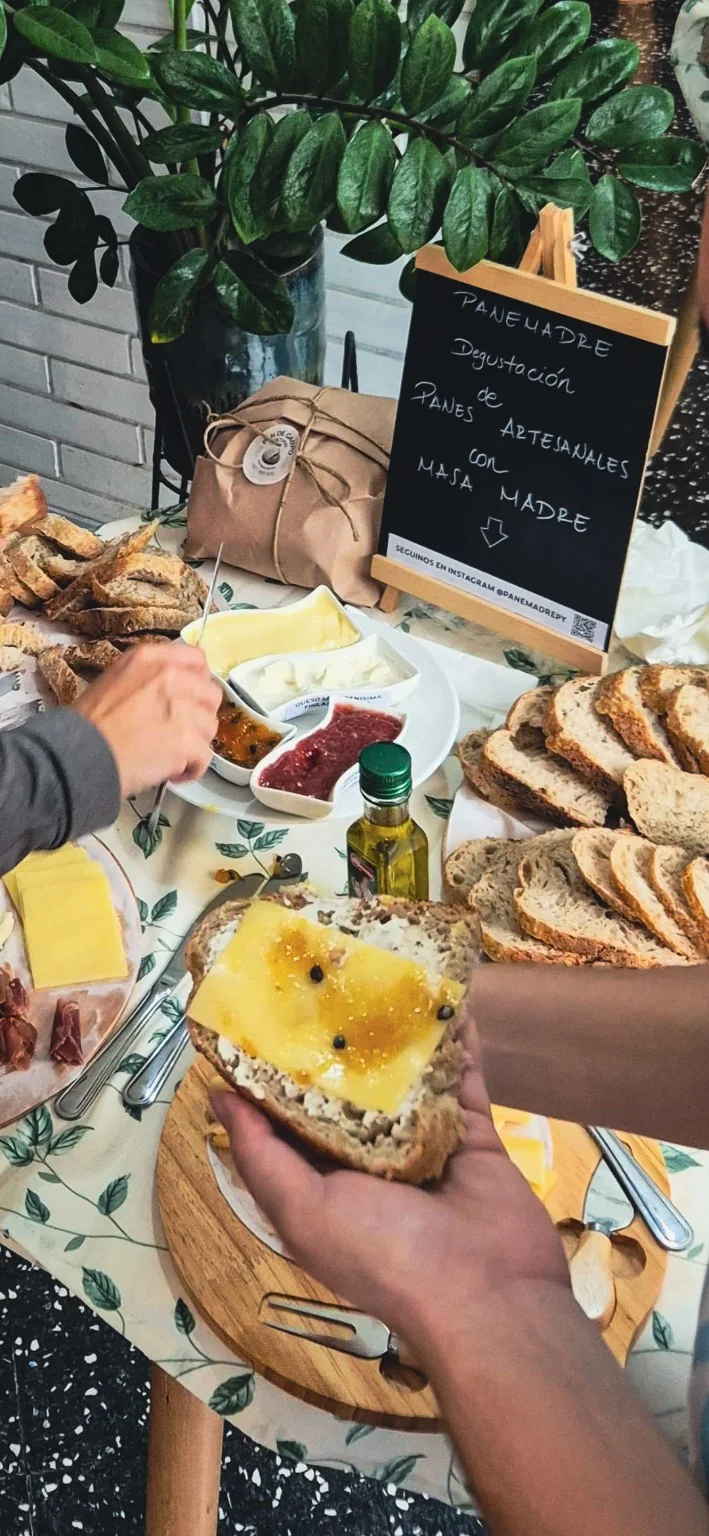 Mesa de degustación con panes Panemadre